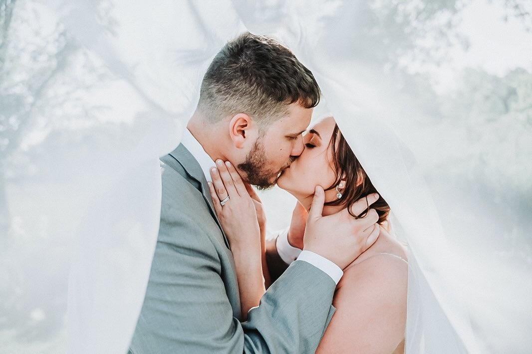 The Undeniable Magic of Wedding Veils in Photography